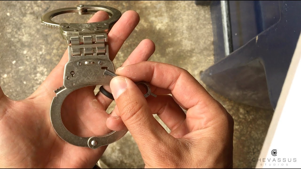 ★★★★★ Наручники Smith & Wesson с двойным замком, модель 300 — Amazon