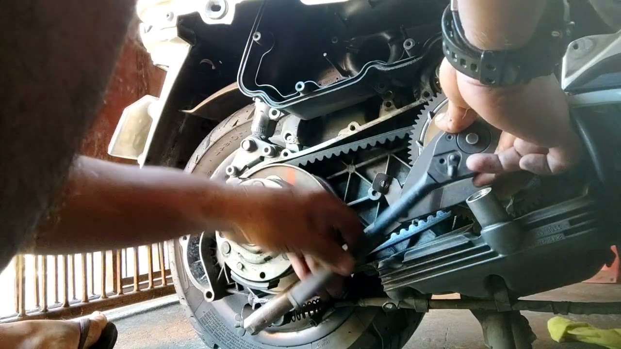 SCOOTERS | VESPA LX 15O | CVT CLEANING