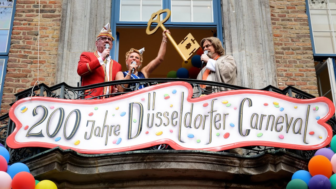 Düsseldorf, Helau! 🎉 Das Rathaus ist gestürmt. ✂️