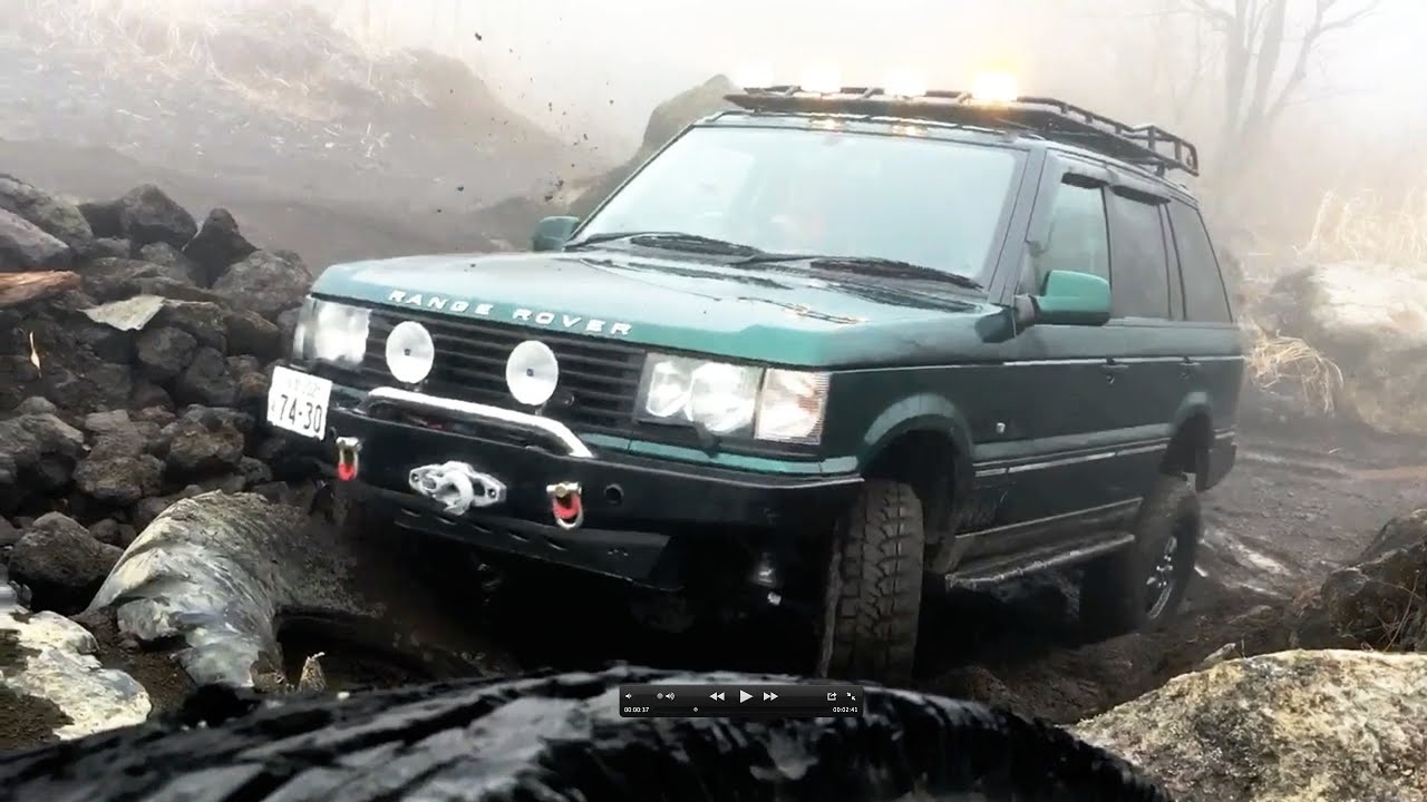 RANGE ROVER P38 OFF-ROAD in a foggy day.