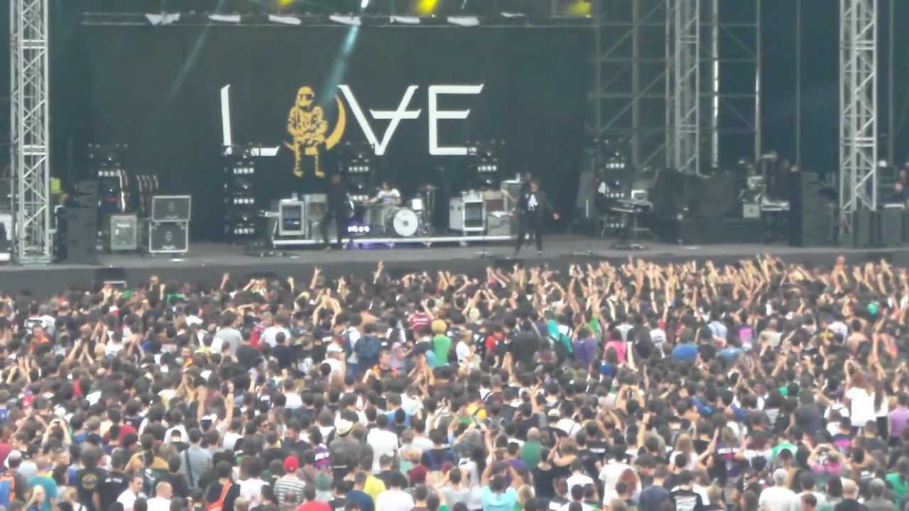 Angels & Airwaves - Surrender Live @ i-Day 2012 HD