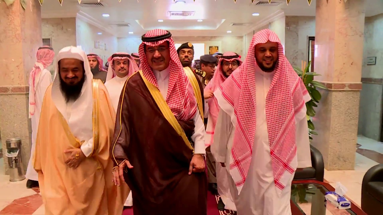 سمو محافظ الدرعية الأمير أحمد بن عبدالله آل سعود يزور مقر المعاهد العلمية في الدرعية