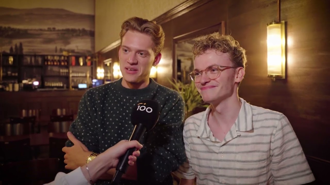 Oude kindercast op bezoek bij spektakel-musical 14-18