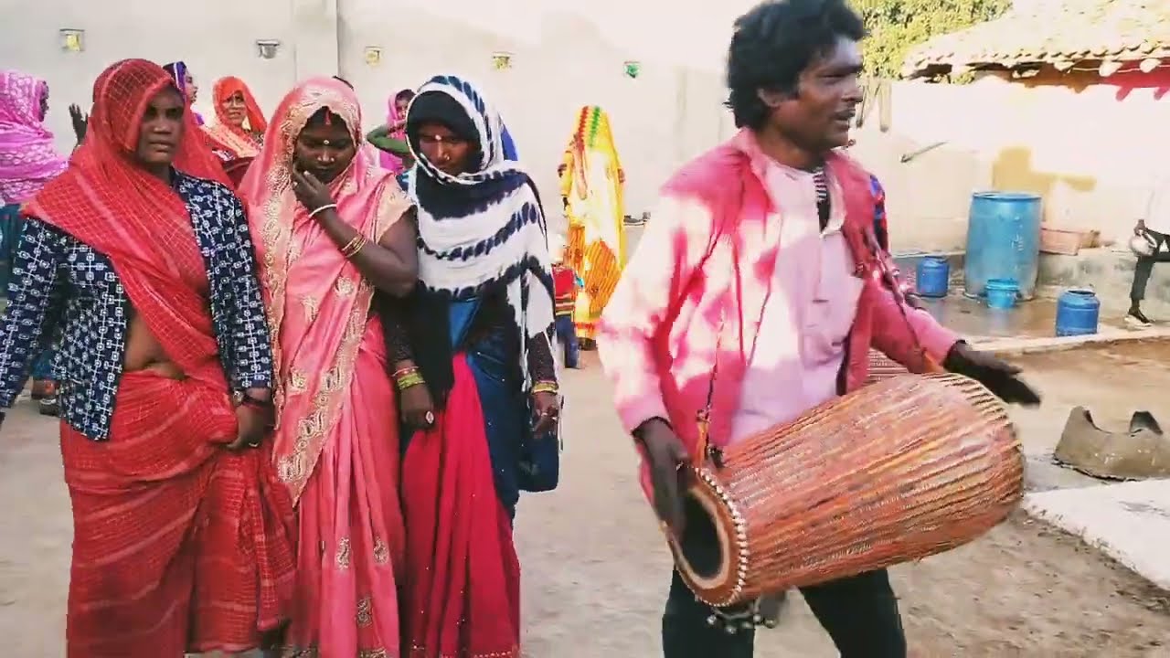 करमां गीत बघेली तर्ज में आदिवासी लोक संस्कृति मध्य प्रदेश के शानदार करमां गीत 2025 न्यू धमाकाvideoe