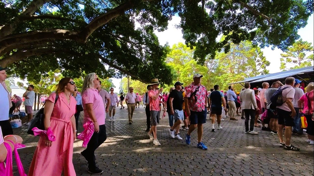 Walking Outside The Sydney Cricket Ground - Day 3 - Fifth Test - Australia v England