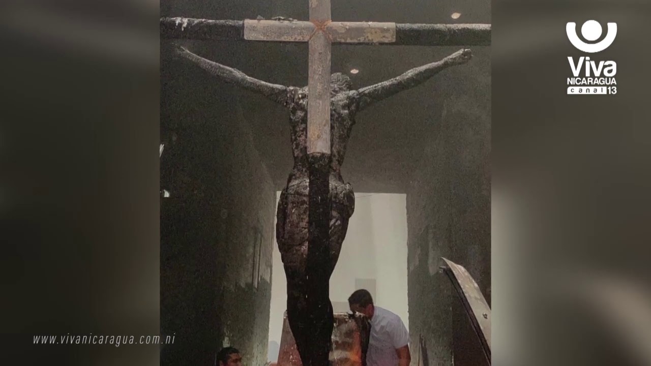 Dirección General de Bomberos investigan incendio en Catedral de Managua