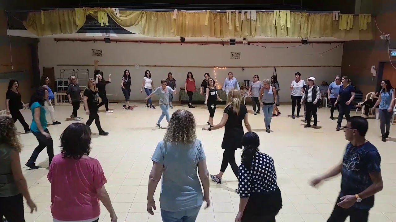 חומות חימר - ריקודי עם אצל ארז טובול