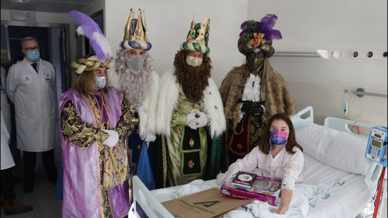 Los Reyes Magos visitan a Elena, una niña de 10 años ingresada en el Hospital de Ronda