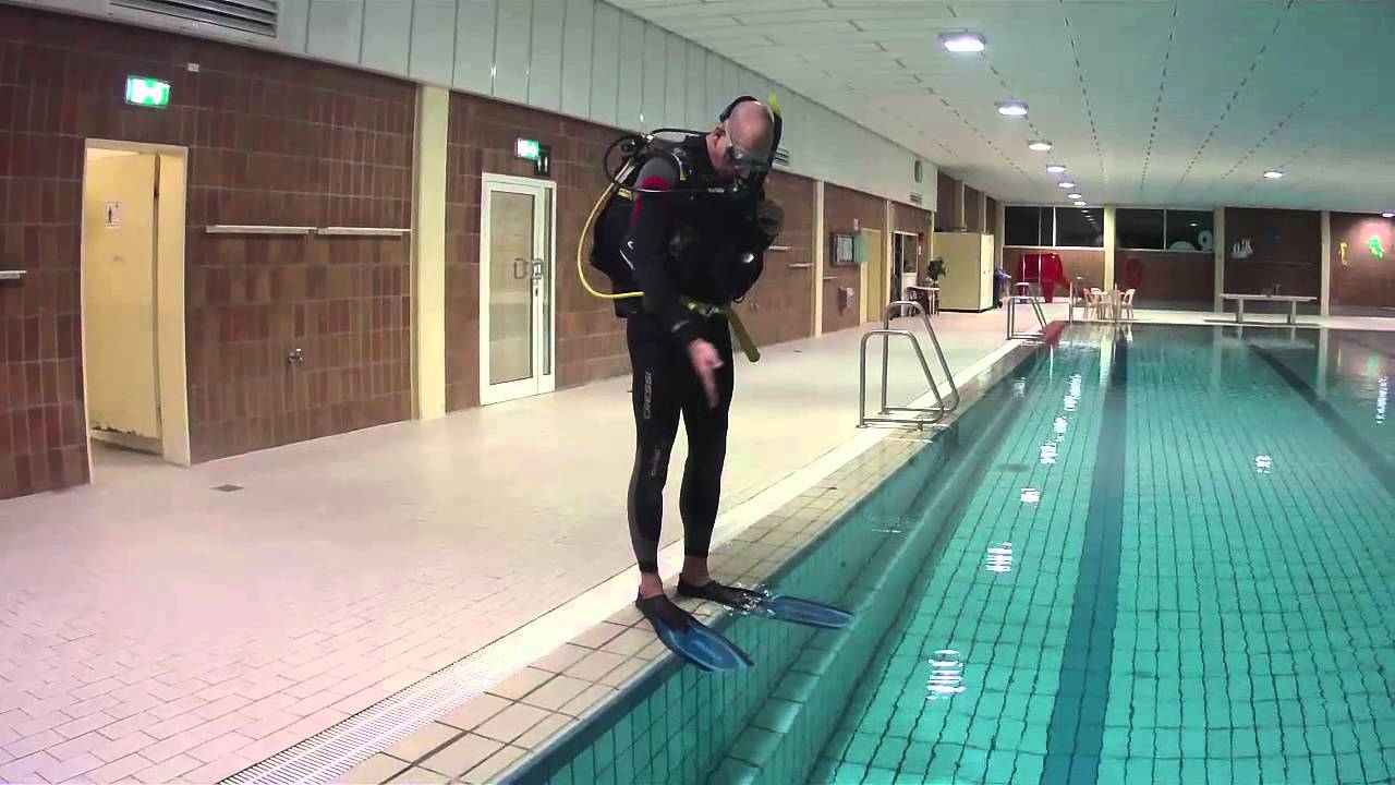 PADI Divemaster IDC Skill 3: Einstieg ins tiefe Wasser / Gro&szlig;er Schritt
