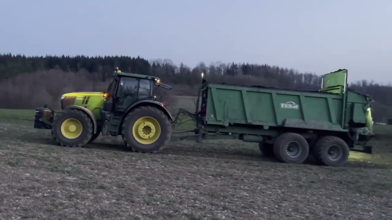 Gärrest Streuen John Deere 6250R und Tebbe Mist Streuer