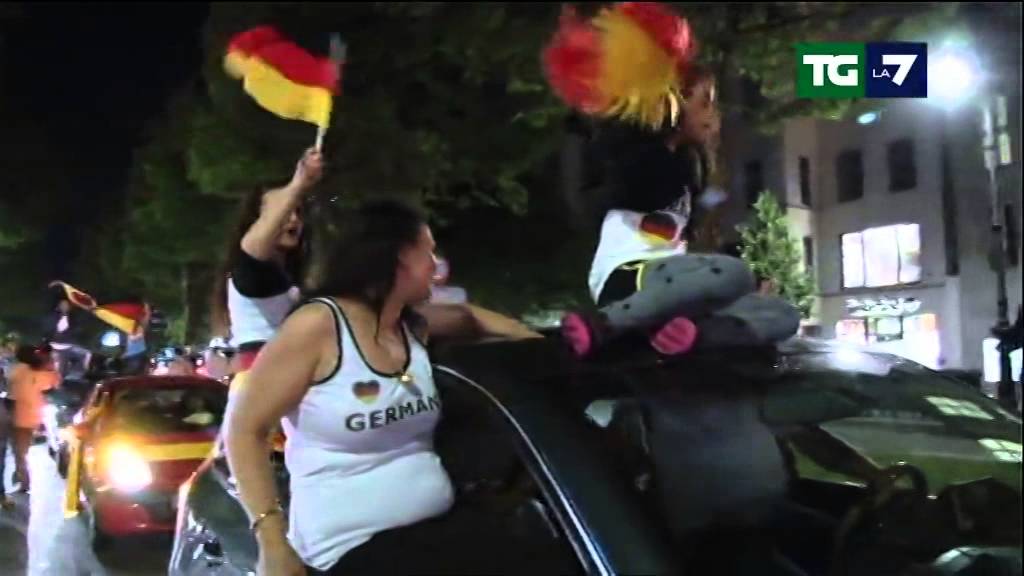 Germania campione del mondo, orgoglio tedesco, festeggiamenti e selfie con la Merkel
