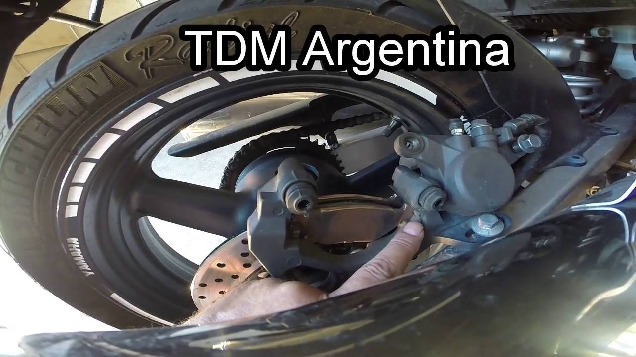 TDM 900, tutorial cambio de pastillas traseras