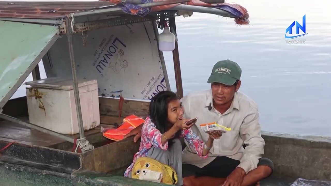 Hạnh phúc của gia đình biến xuồng thành nhà | TayNinhTV
