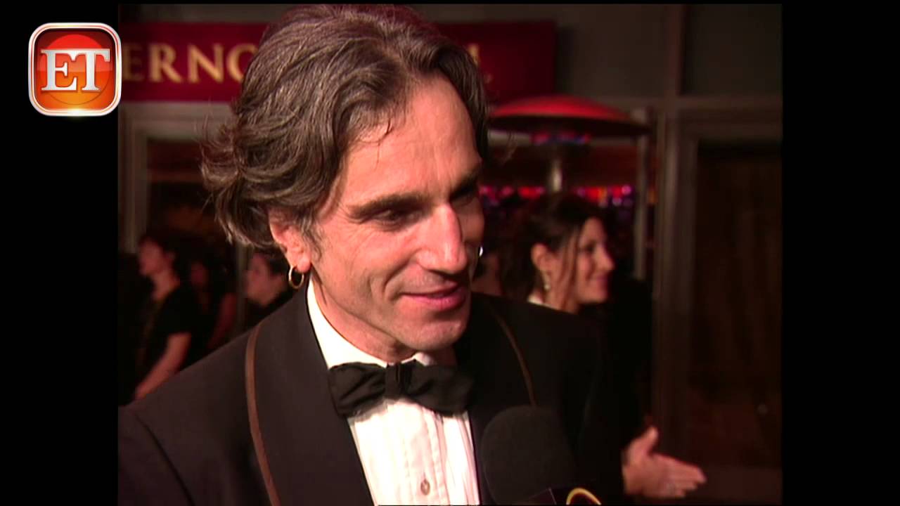 Oscars Flashback '08: Day-Lewis Kisses Clooney
