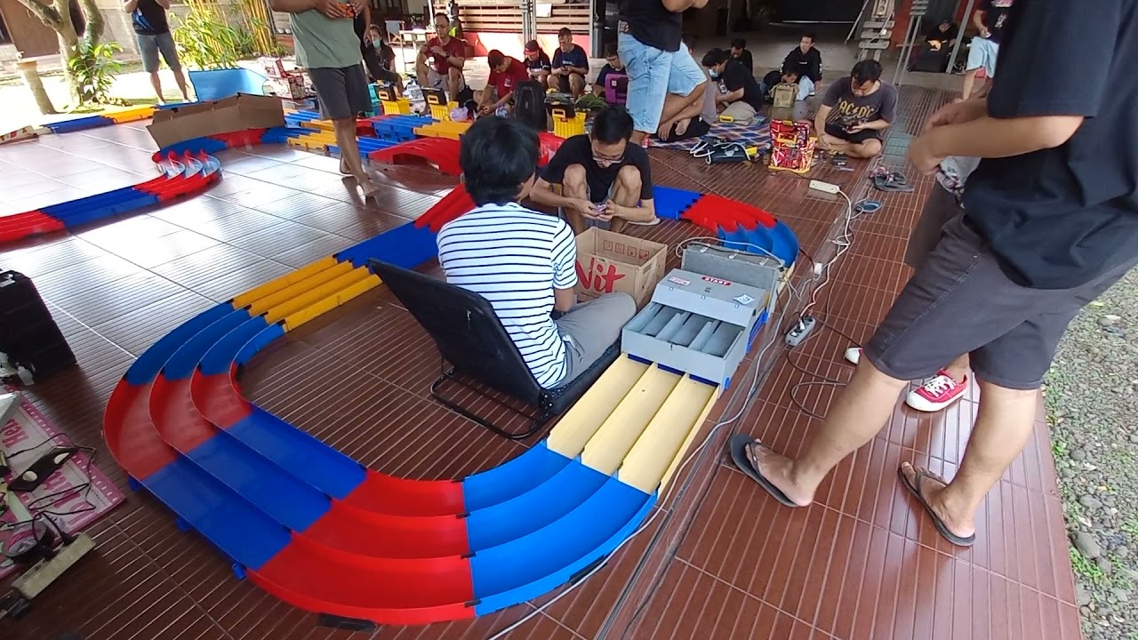 Tikungan Tajam Bikin Tamiya Klontang ( Keluar Lintasan ) Di Tamiya Open Race.