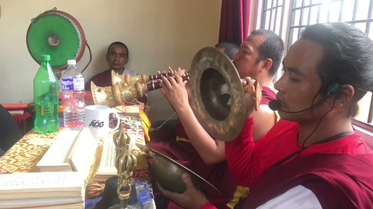 ༆ཡང་སྤྲུལ་རིག་འཛིན་ཆེན་པོ་འཇའ་ཚོན་སྙིང།guru rinpoche#lama puja