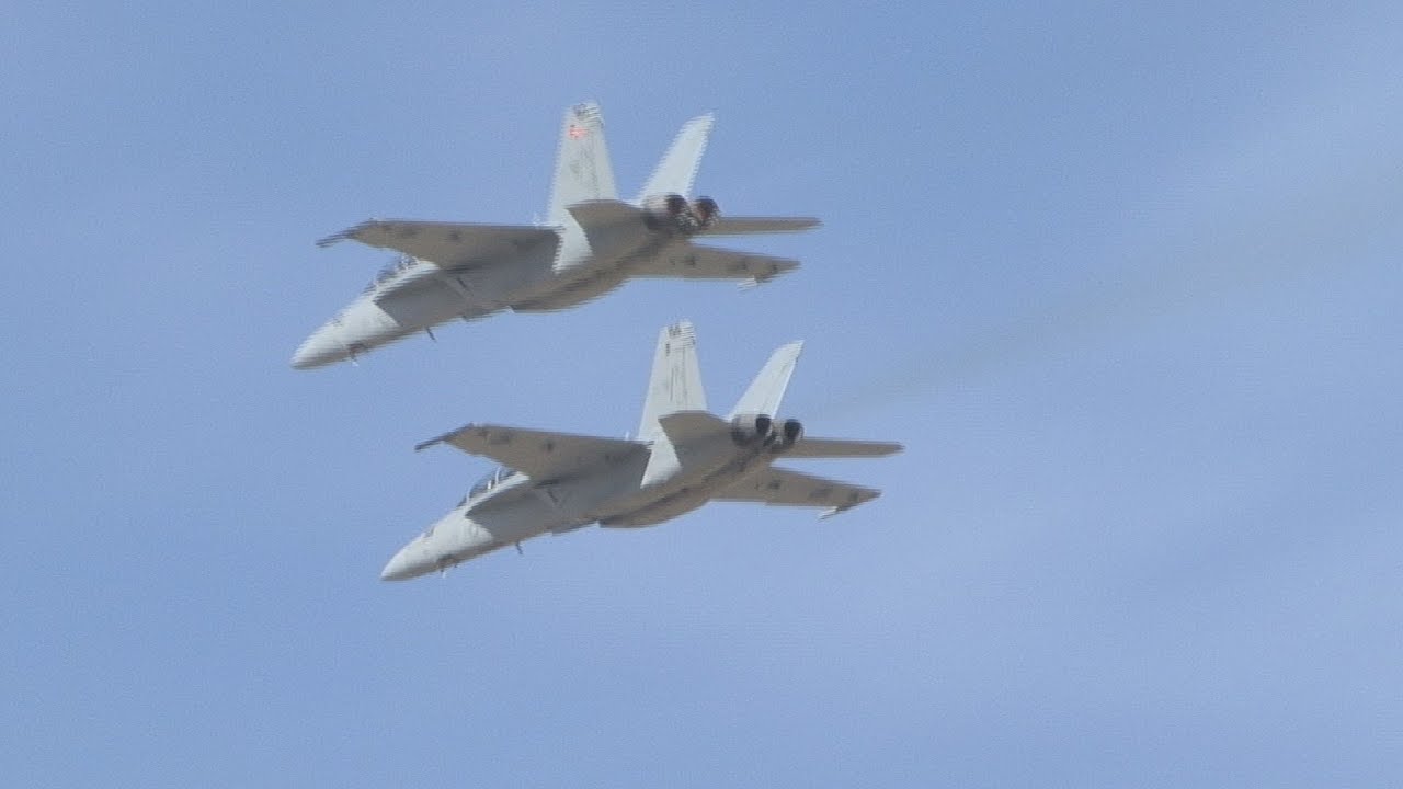 2011 NAS Lemoore Air Show - F/A-18F Super Hornet Demo & Legacy Flight