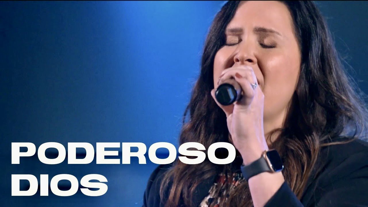 Poderoso Dios (Grande y Fiel) | Worship Moment with Amber Peairs