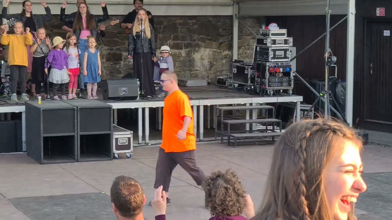 GedeON - Down syndrome  boy dancing