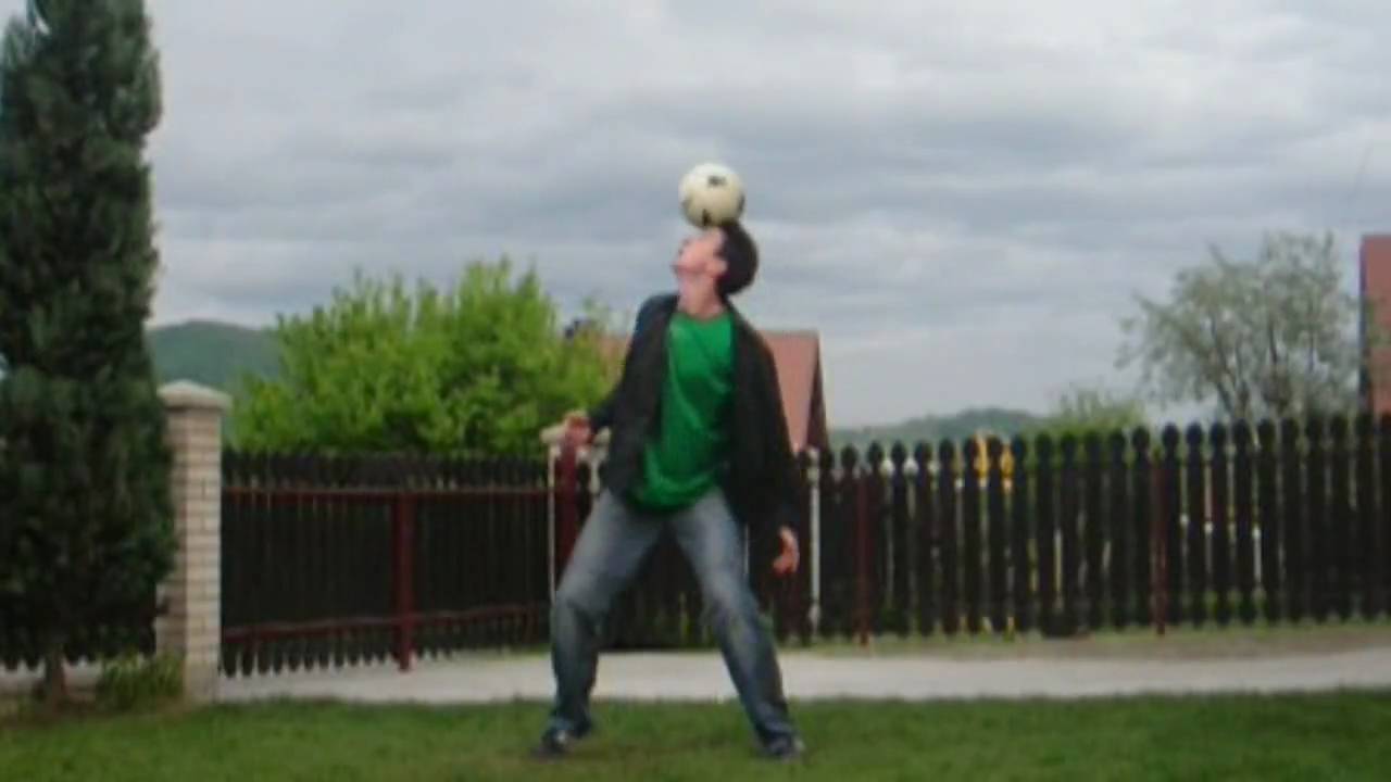 Krzysztof Golonka - FREESTYLE FOOTBALL 2009!
