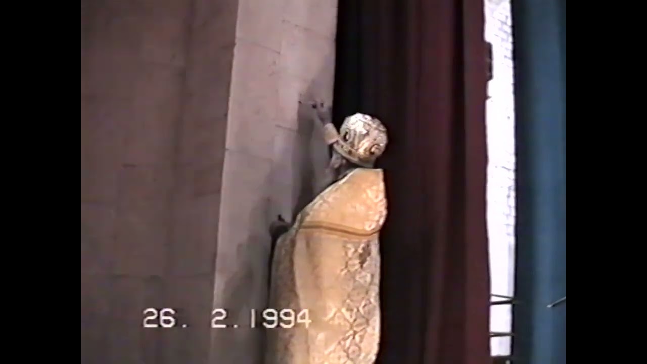 Священник Отец Евгений Парфенюк  Освящение Дома культуры в Остромечево  26 февраля 1994 г