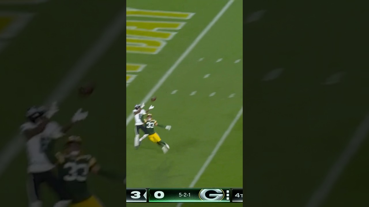 Hurts ROCKETS a pass to Devonta Smith for a TOUCHDOWN Eagles vs Packer #shorts #nfl #eagles #packers