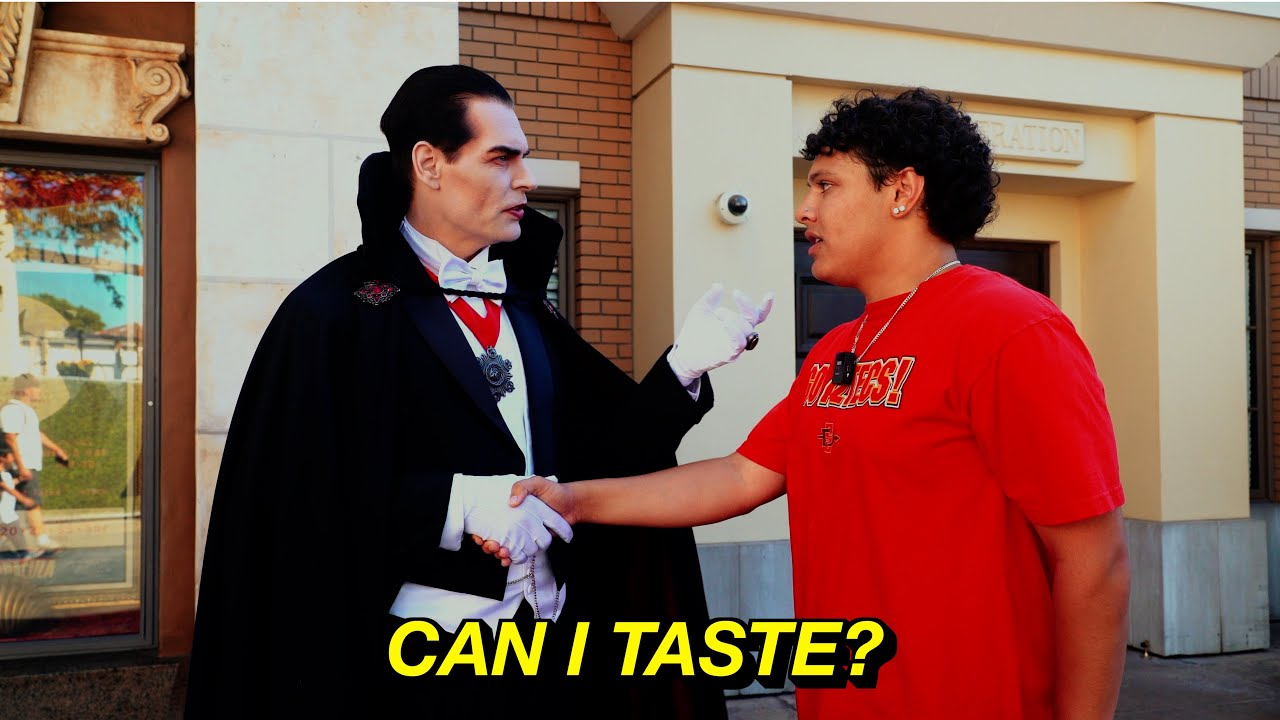 Trolling Cosplayers At Universal Studios!