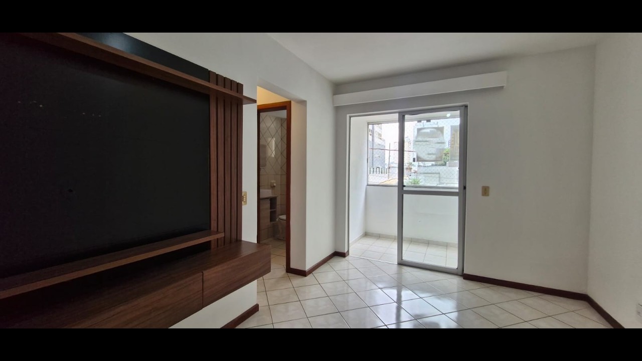 Ref. A1231 - Excelente apartamento à venda semimobiliado com 2 quartos e garagem em Barreiros!