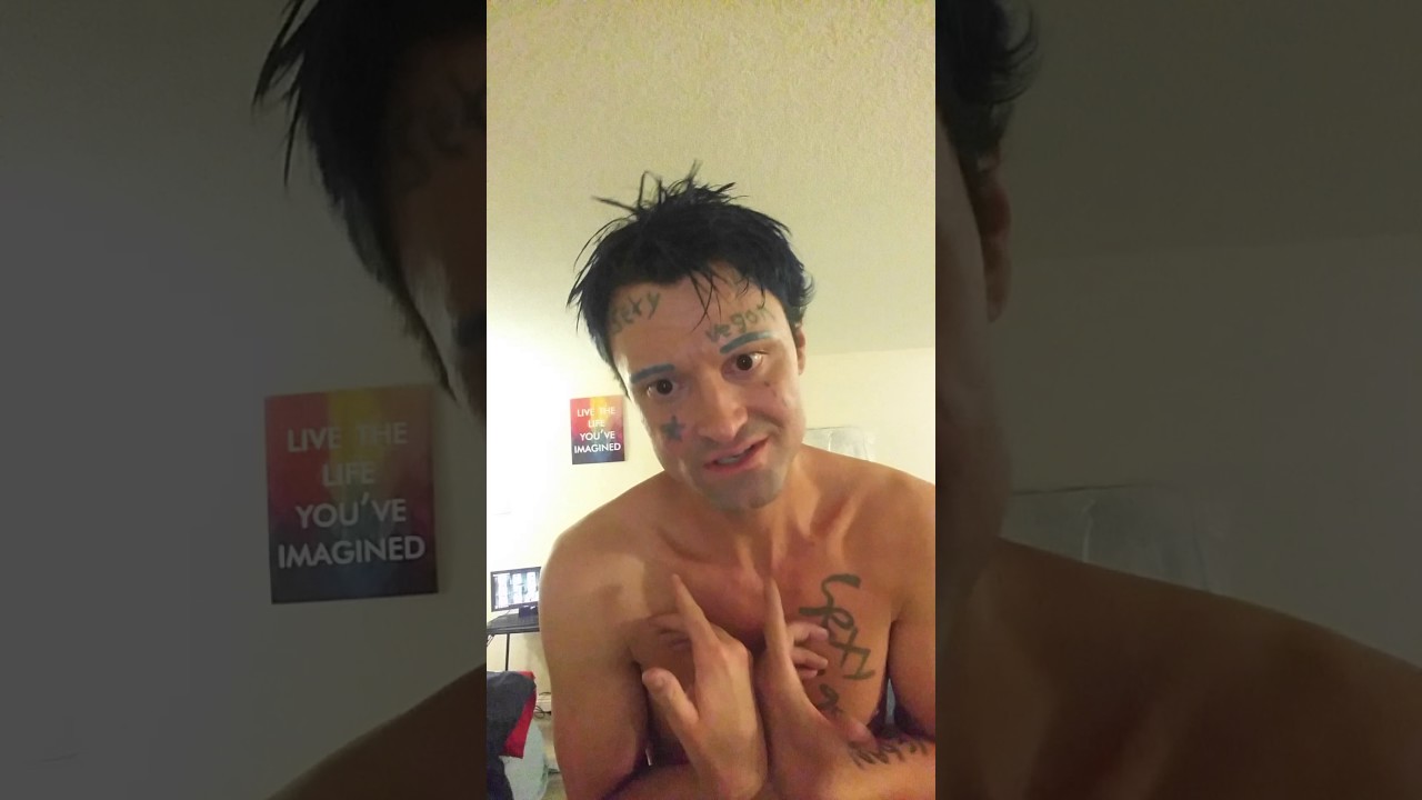 Sexy Vegan is aware that he is good looking!