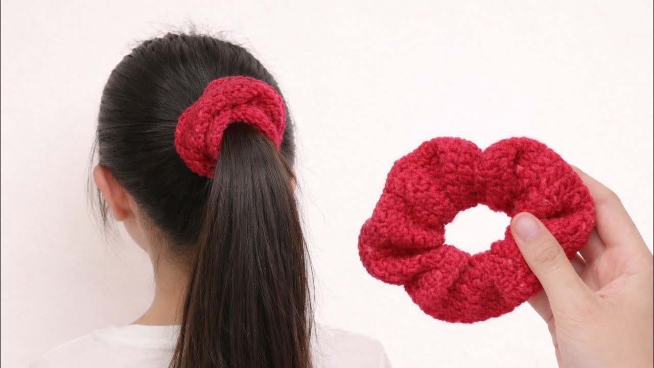 HOW TO CROCHET FOR BEGINNERS.🌸CUTE CROCHET SCRUNCHIE FOR BEGINNERS.VALENTINE'S GIFT IDEA.