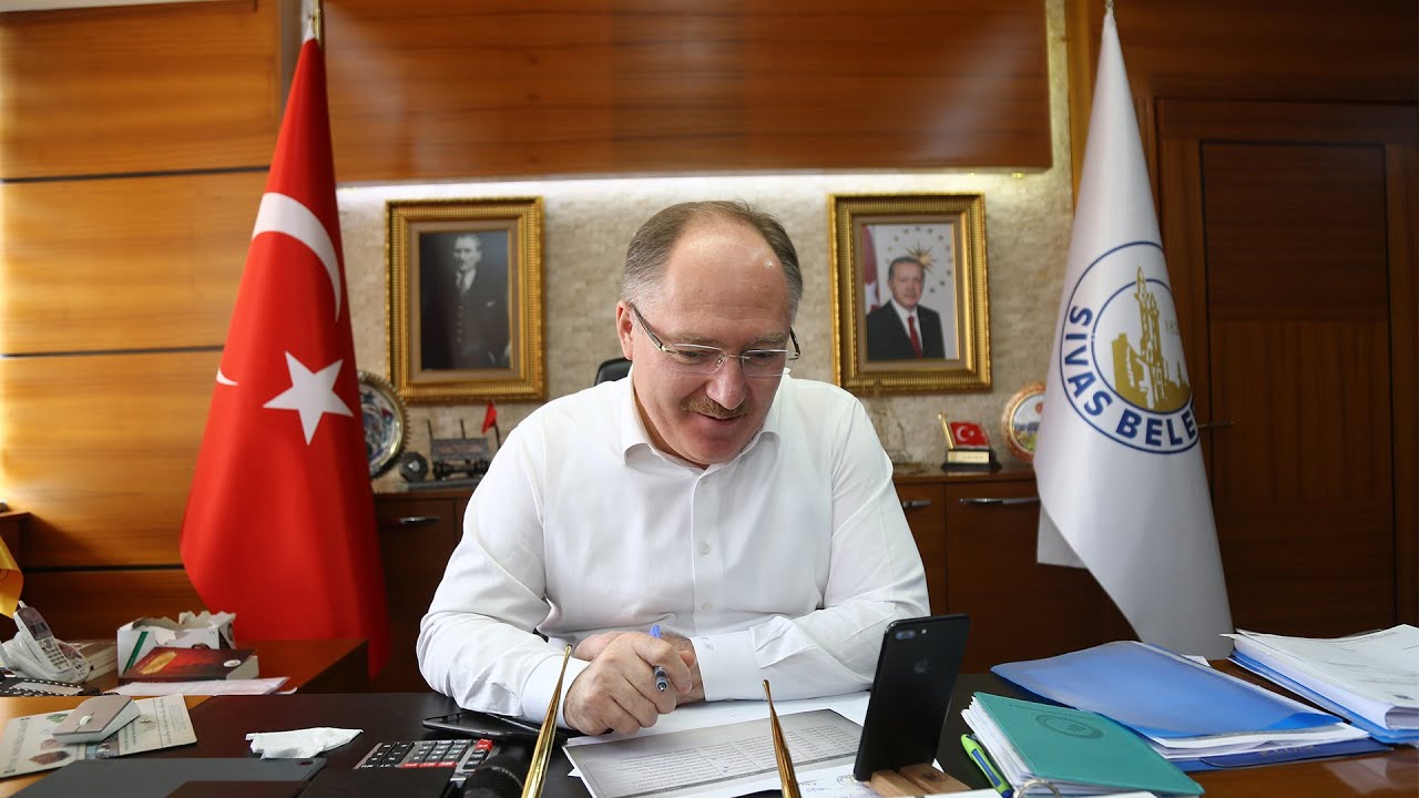 Belediye Başkanımız Hilmi Bilgin hemşehrilerimizi telefonla arayarak b&uuml;y&uuml;klerimize h&acirc;l hatır sordu.