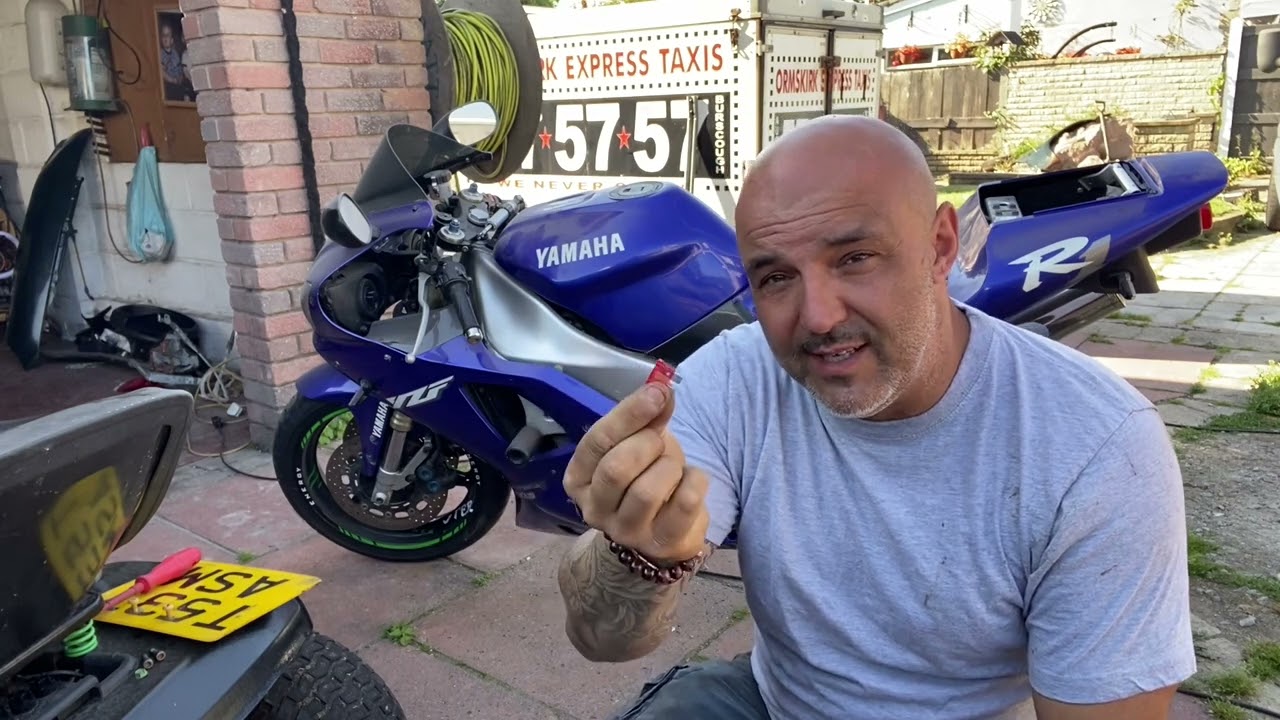 Yamaha R1 how to fix the problem with the indicators ￼