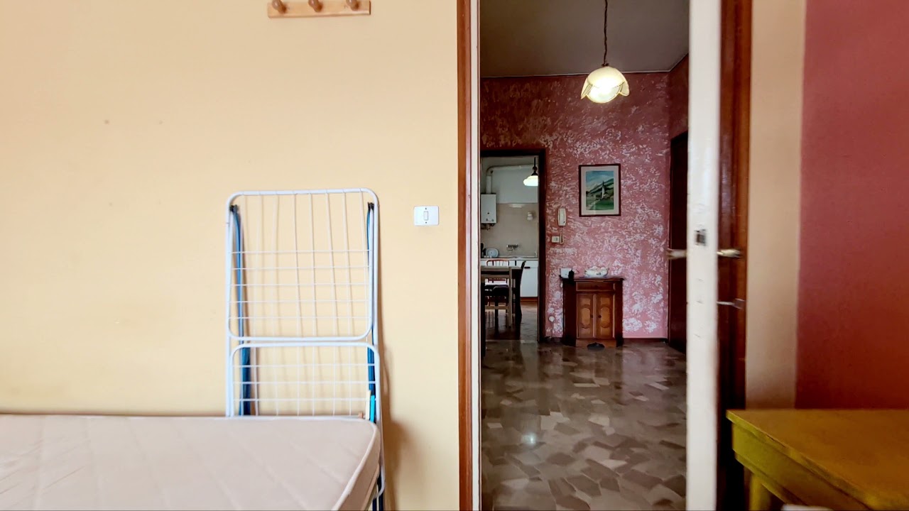 Pavia, via San Paolo. Trilocale in locazione uso studenti.