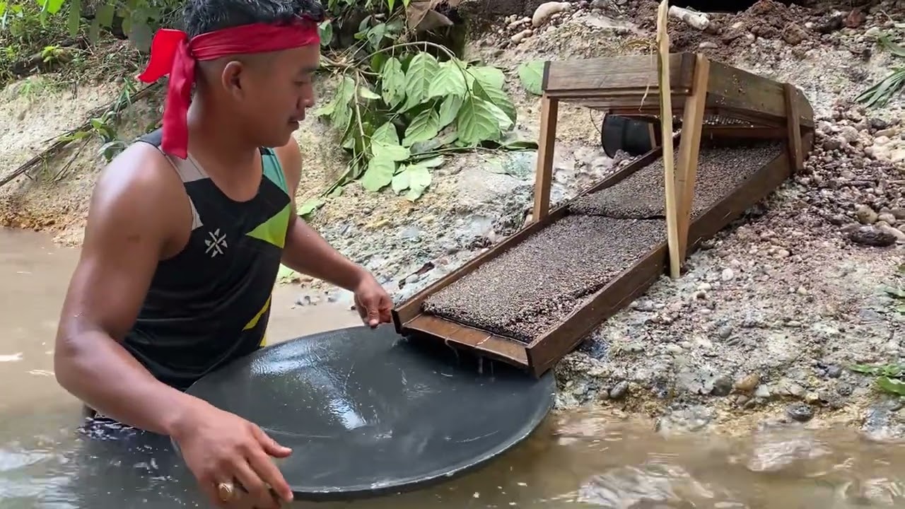 BEGINILAH CARA MEMISAHKAN EMAS DARI MATERIAL SECARA TRADISIONAL 😱😱