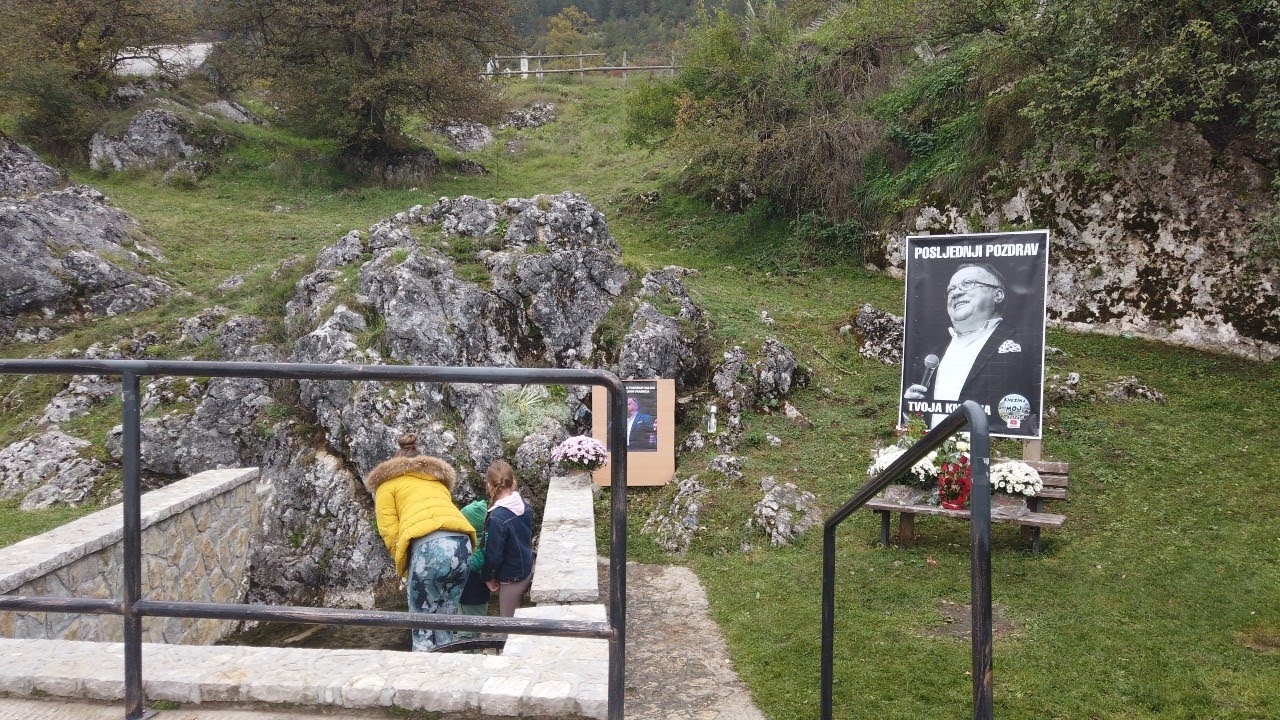 Knežina, Knežak izvor, džamija Selimija i manastir u Knežini. Oktobar 2025