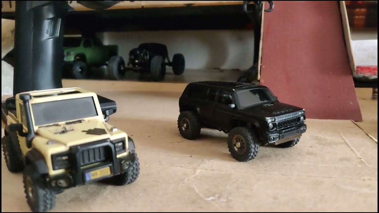 LDARC X43 LCG Pickup VS Sniclo Lada Niva LCG custom - test on low speed stock gear - around the desk