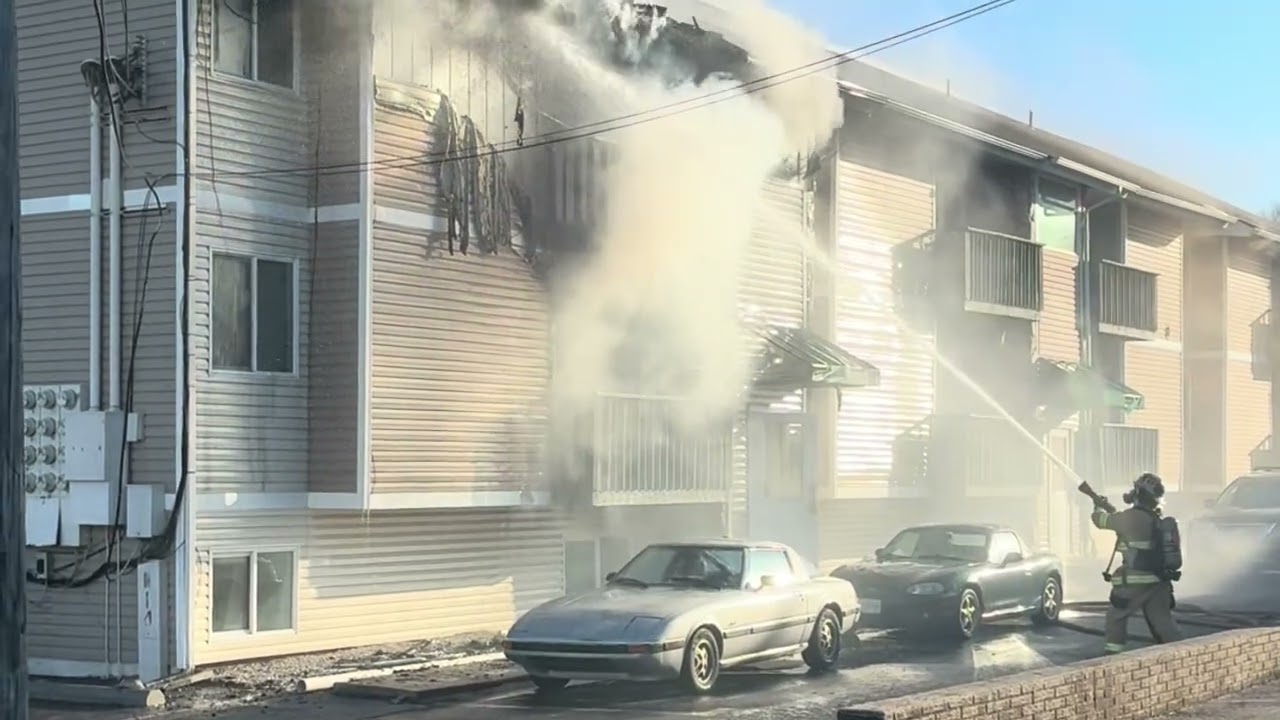 Morning fire damages apartment complex, shuts down nearby roads - Stoker Wieczorek