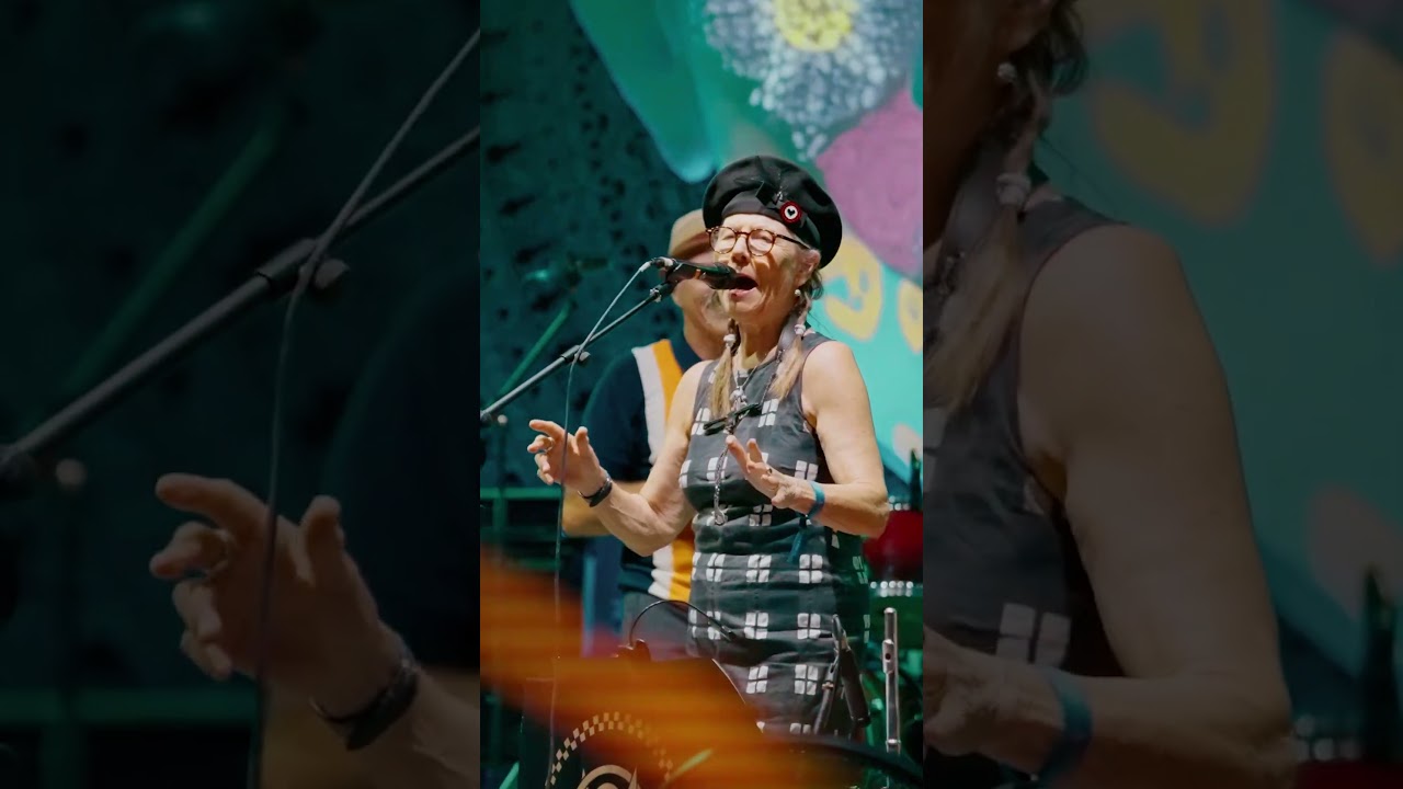 'Solitary Island Sway' live at Bali Spirit Festival