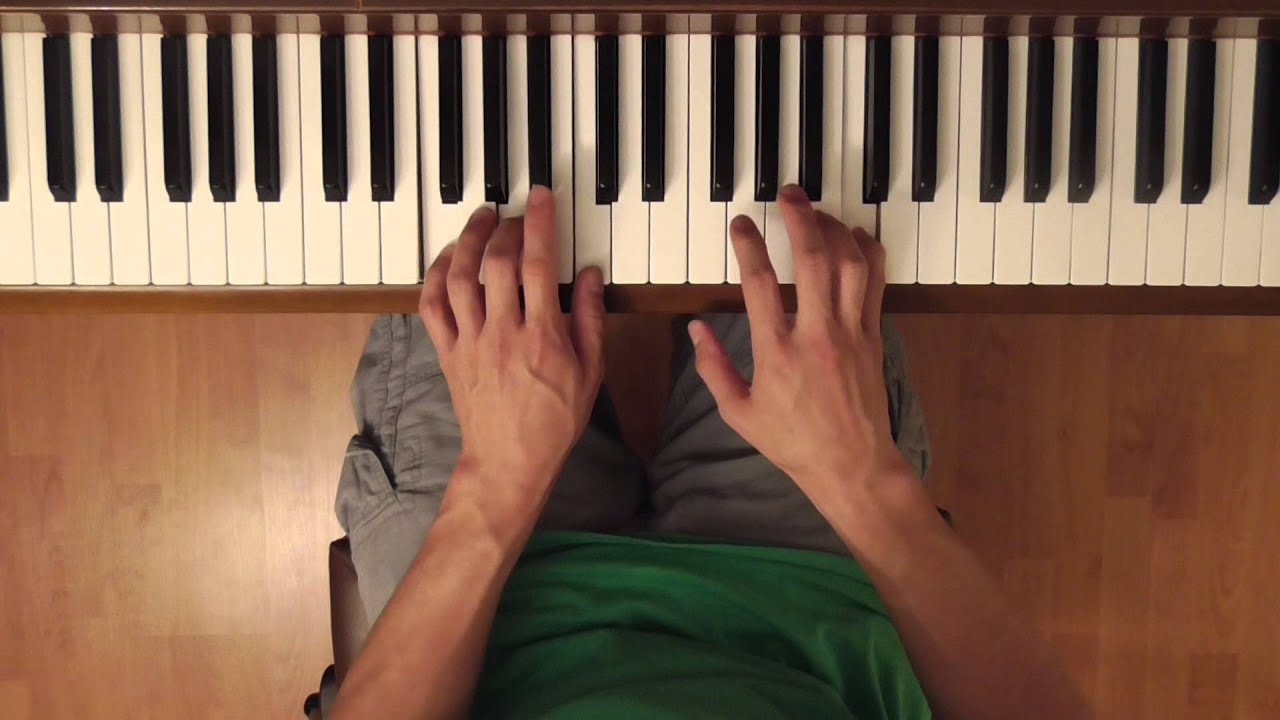 The Lion Sleeps Tonight Wimoweh Mbube (Funtime Popular) [Intermediate Piano Tutorial]