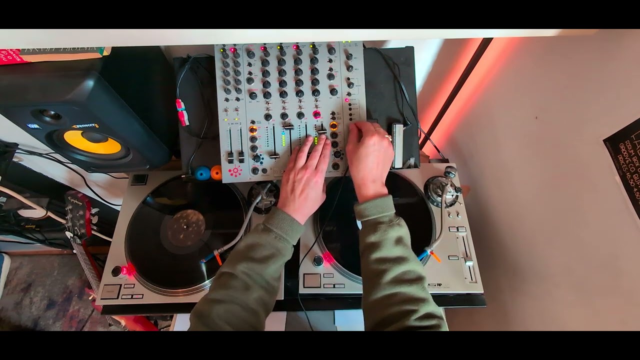 Allow The Groove 002 - House & Techno Vinyl Mix