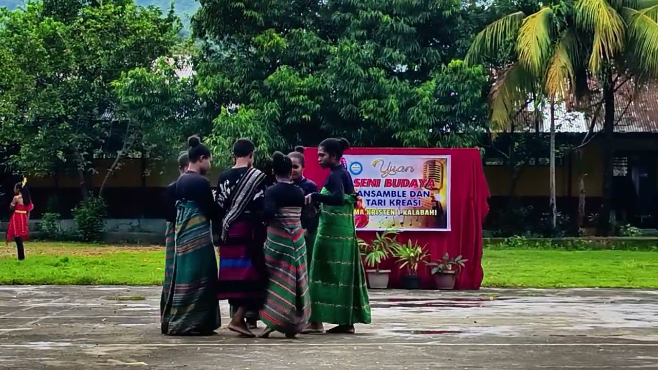 TARI KREASI SISWA SMAS KRISTEN 1 KALABAHI KELAS XII F-3B Kelompol B. UJIAN PRAKTEK SENI BUDAYA. 