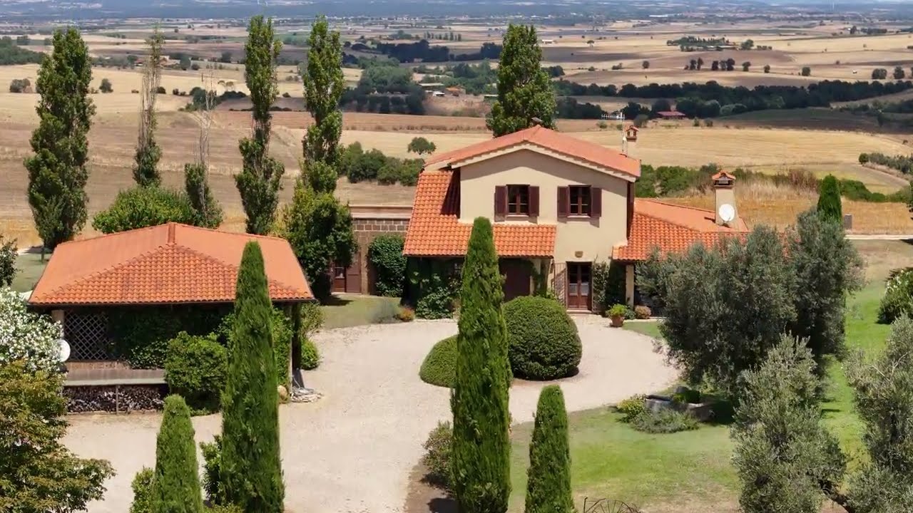 Casale con piscina in vendita - Località Montebello