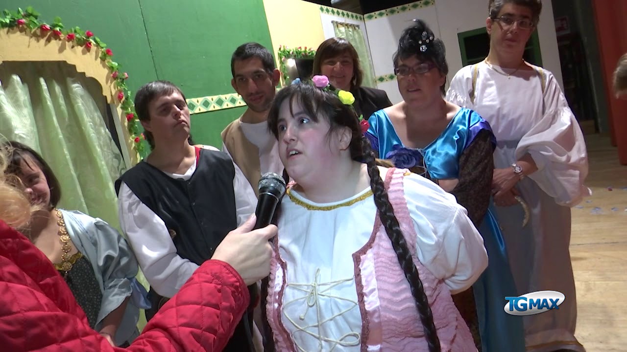 Gli attori dell'Anffas in "Romeo e Giulietta"