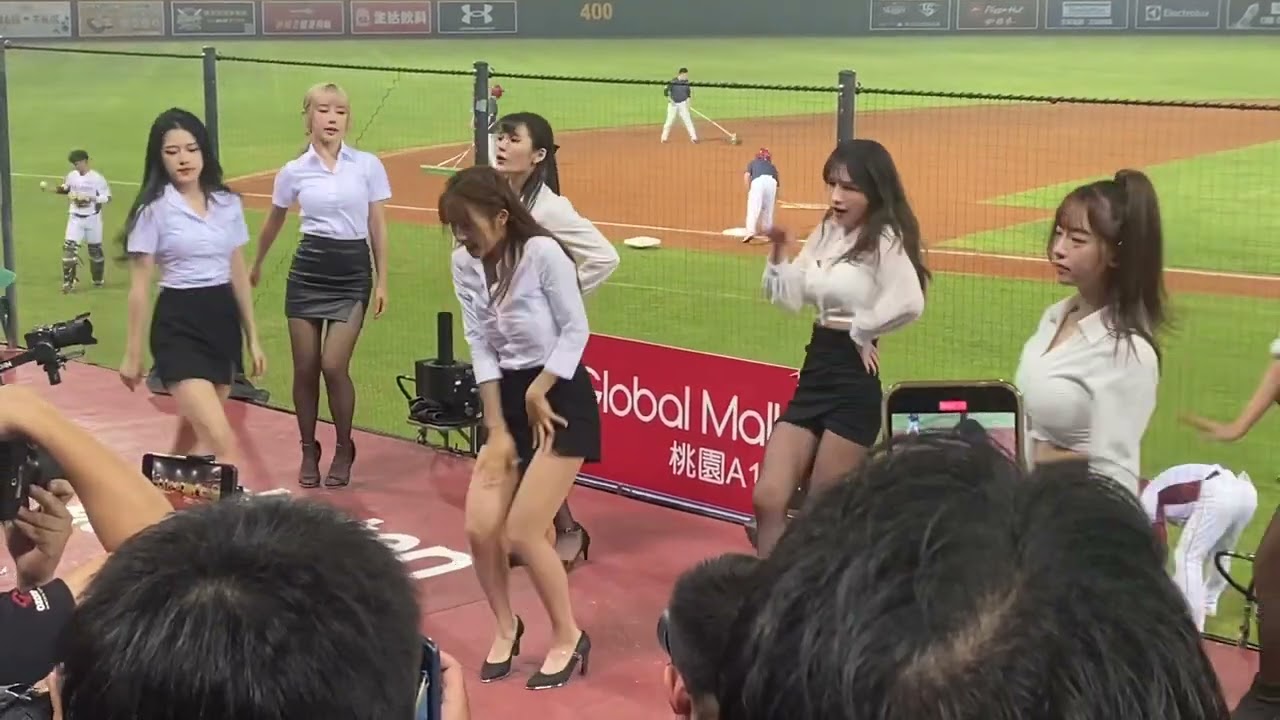 0428 桃園國際棒球場 樂天桃猿vs中信兄弟 上班族趴 樂天女孩 中場舞表演