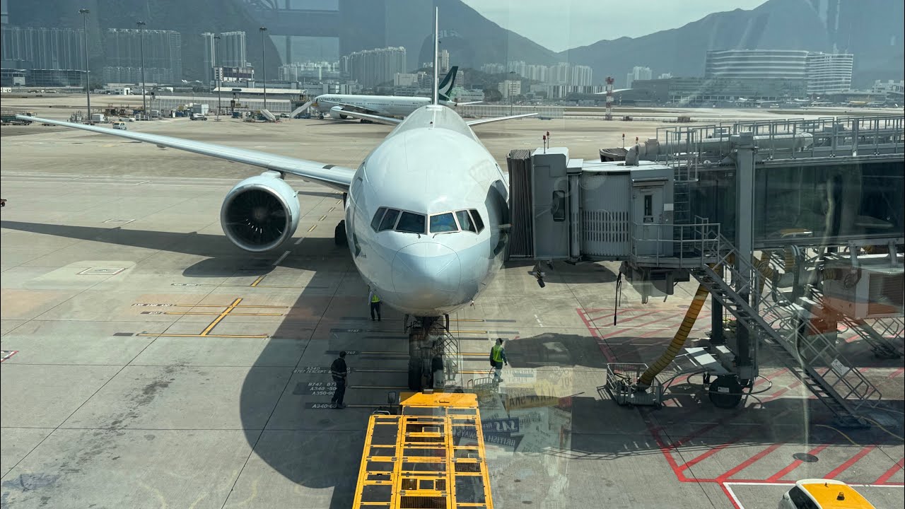 ОЖИДАНИЕ САМОЛЕТА - последний этап HKG-PER