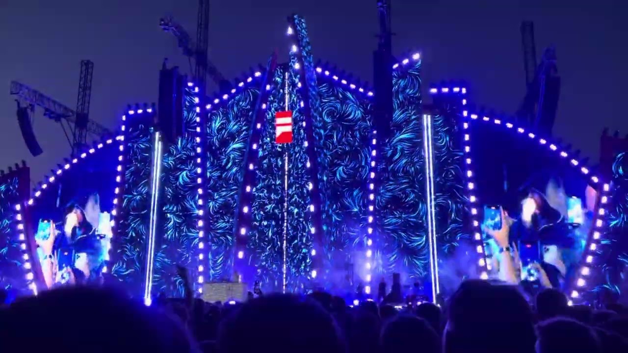 Lacivert - Motive İstanbul Festivali 2025