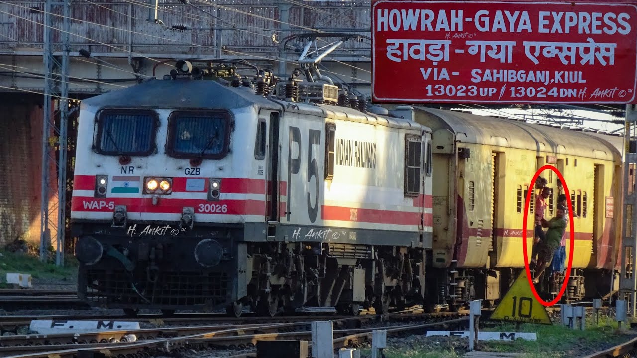 Howrah Gaya Express With Ghaziabad WAP 5 As Offlink Arriving Jamalpur । 13023 हावड़ा गया एक्सप्रेस
