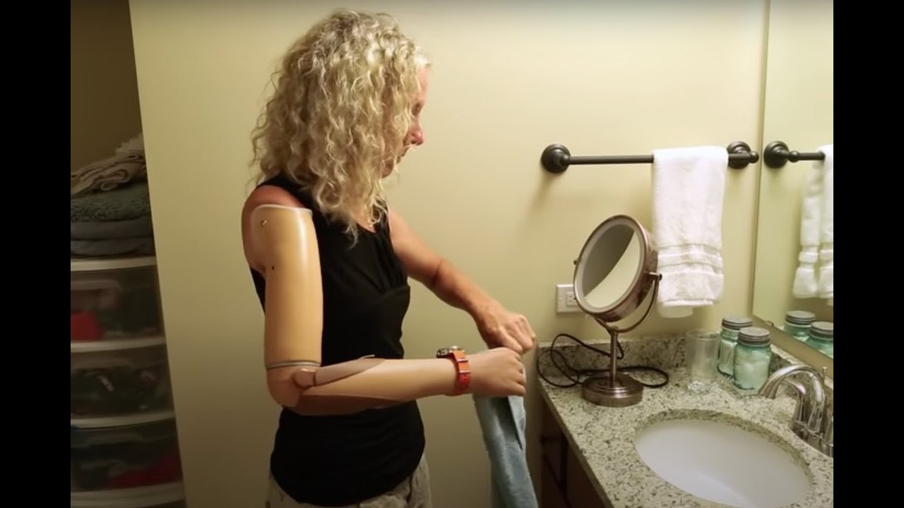 Born with One Hand, This Woman Makes Jewelry, Sews, Weaves Baskets