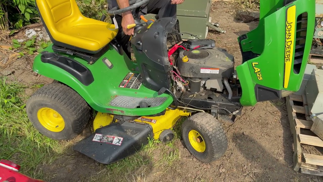 John Deere LA125 Lawnmower