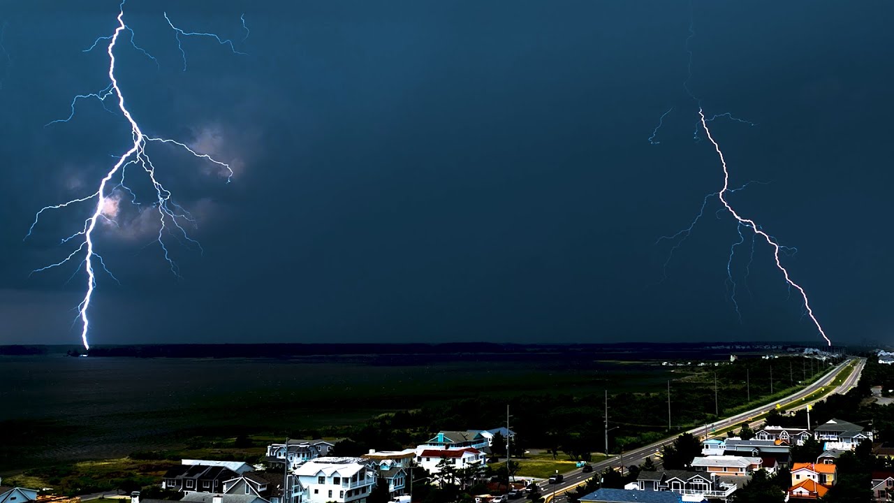 Drone captures double lightning strike (DJI Mavic 3)